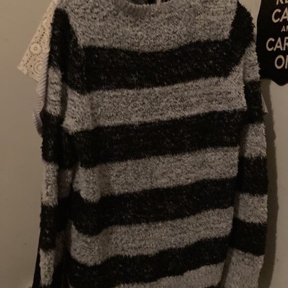 Sweater - Picture 3 of 3